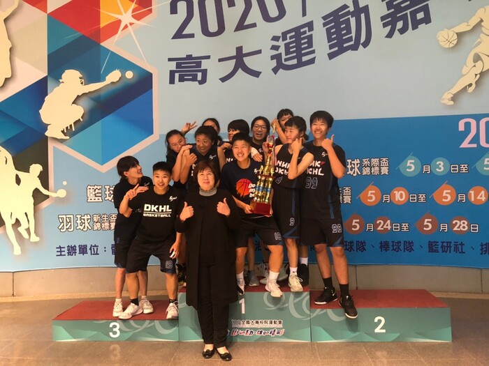 冠軍-運動健康與休閒學系-女籃